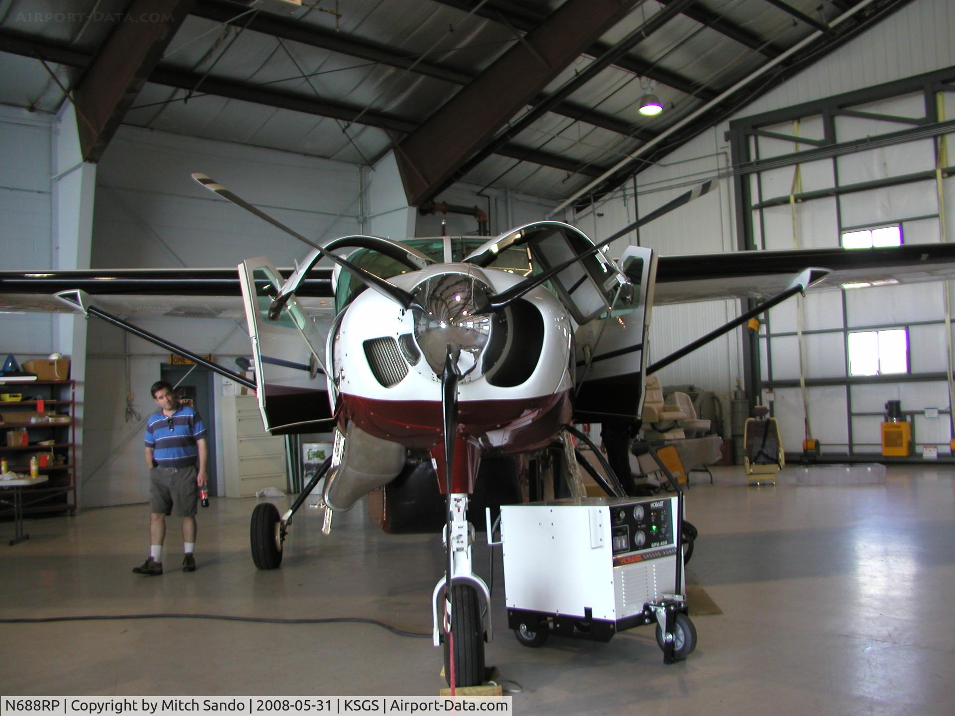 N688RP, 2004 Cessna 208B Grand Caravan C/N 208B1103, Fleming Field Fly-In 2008.