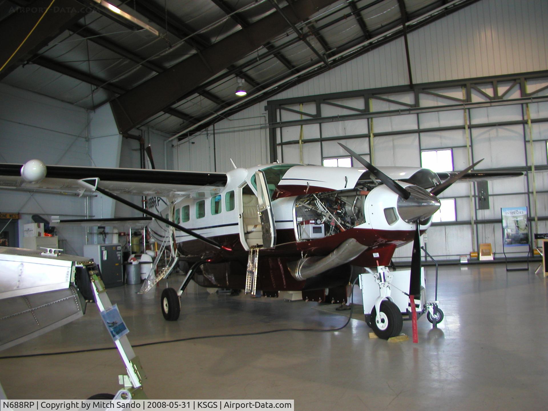 N688RP, 2004 Cessna 208B Grand Caravan C/N 208B1103, Fleming Field Fly-In 2008.