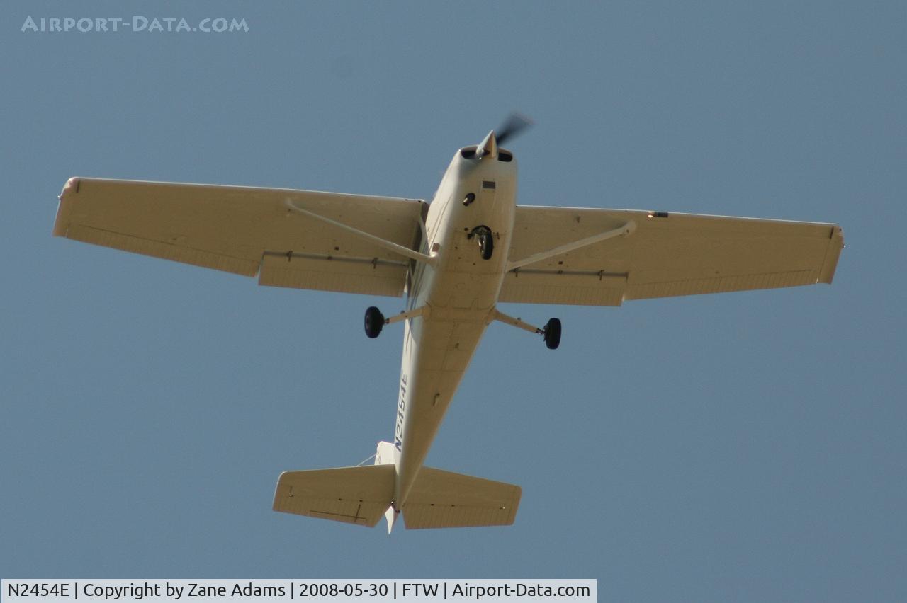 N2454E, 2007 Cessna 172S C/N 172S10571, At Meacham Field