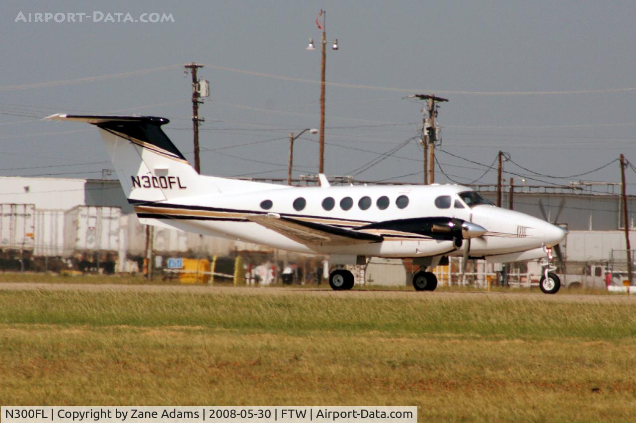 N300FL, 1998 Raytheon B200 King Air C/N BB-1629, At Meacham Field
