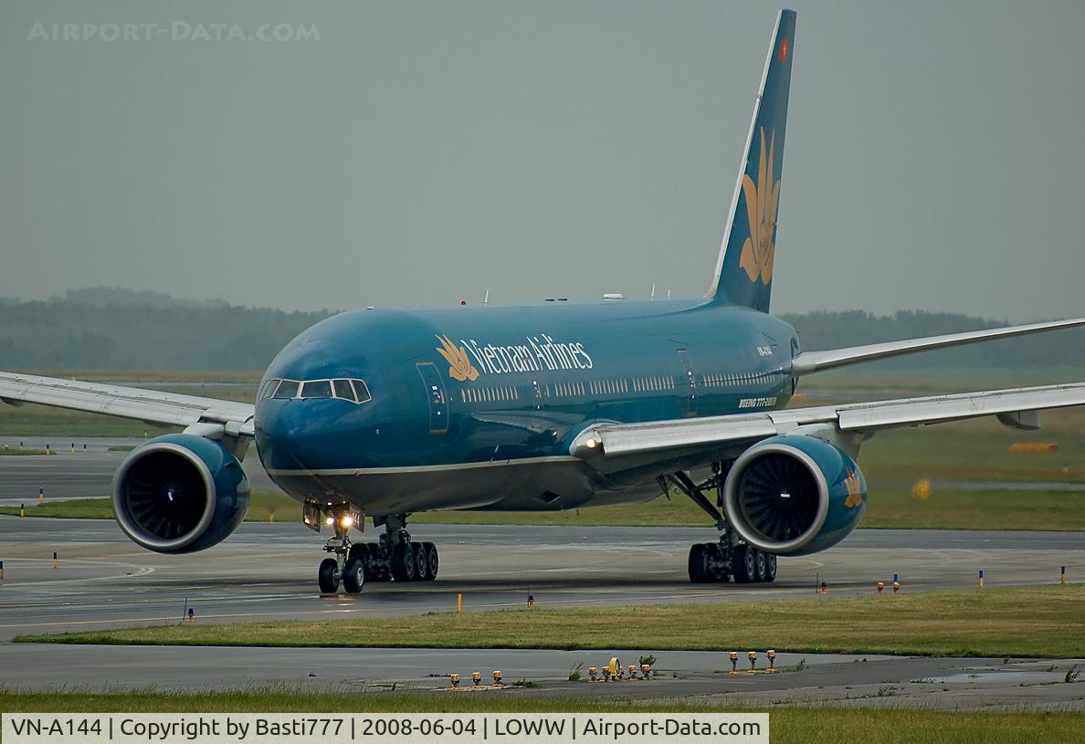 VN-A144, Boeing 777-2K6/ER C/N 33503, Vietnam Airline Boeing 777 in Vienna