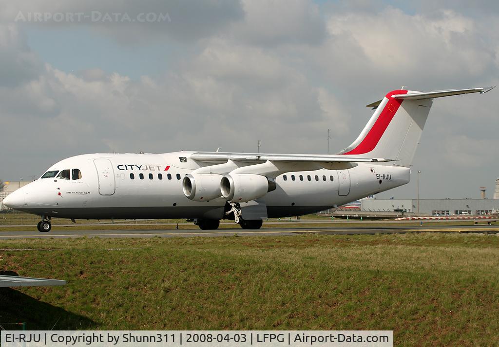 EI-RJU, 2000 British Aerospace Avro 146-RJ85A C/N E2367, Passing on parallels runways...
