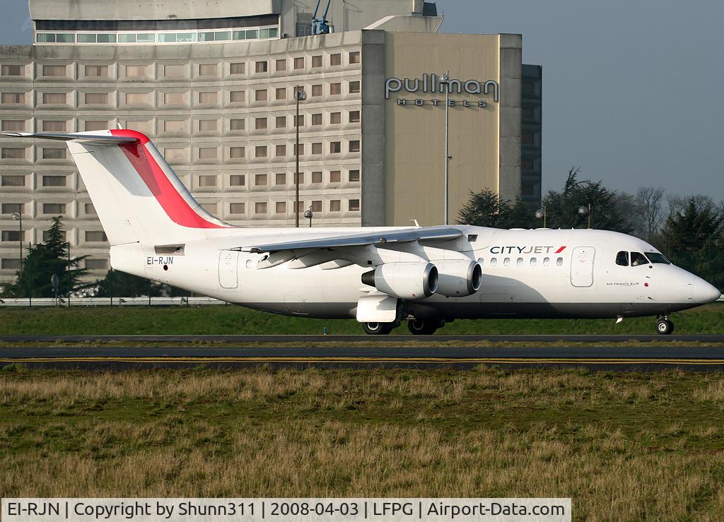 EI-RJN, 1999 BAE Systems Avro 146-RJ85 C/N E.2351, Passing on parallels runways...