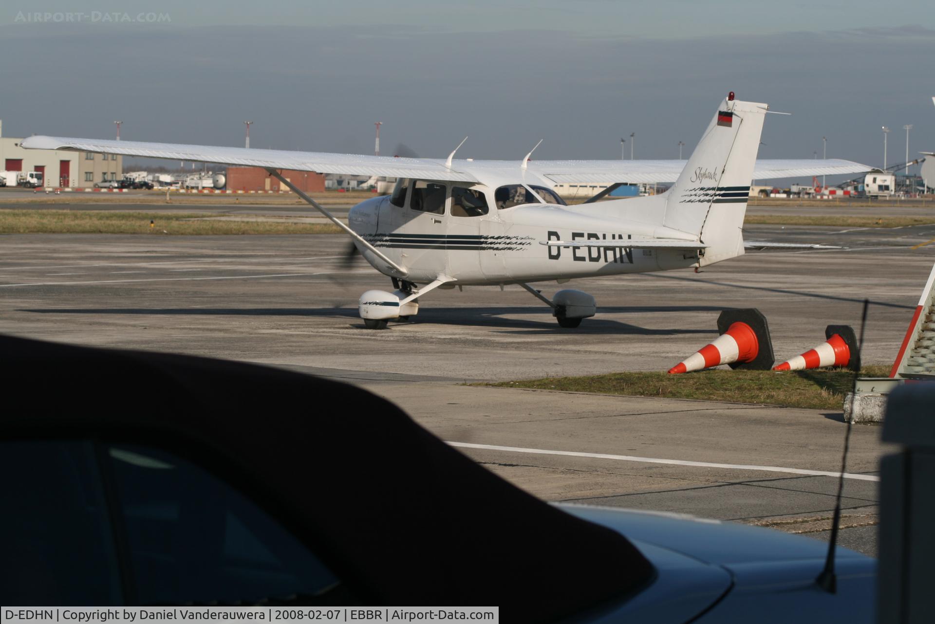 D-EDHN, 1997 Cessna 172R Skyhawk C/N 17280183, leaving General Aviation apron