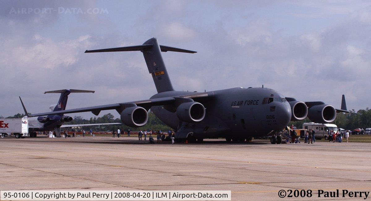 95-0106, 1995 McDonnell Douglas C-17A Globemaster III C/N P-31, Back to back with another cargo bird