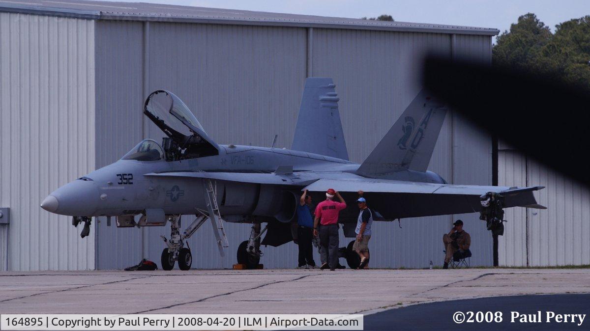 164895, McDonnell Douglas F/A-18C Hornet C/N 1227/C356, Backup girl for VFA-106's Demonstration
