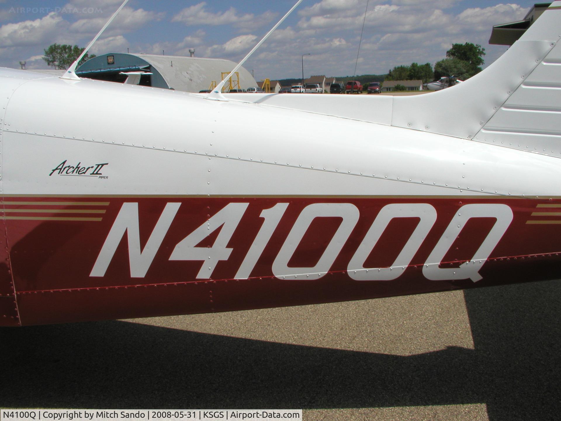 N4100Q, Piper PA-28-181 Archer C/N 28-7790472, Fleming Field Fly-In 2008.