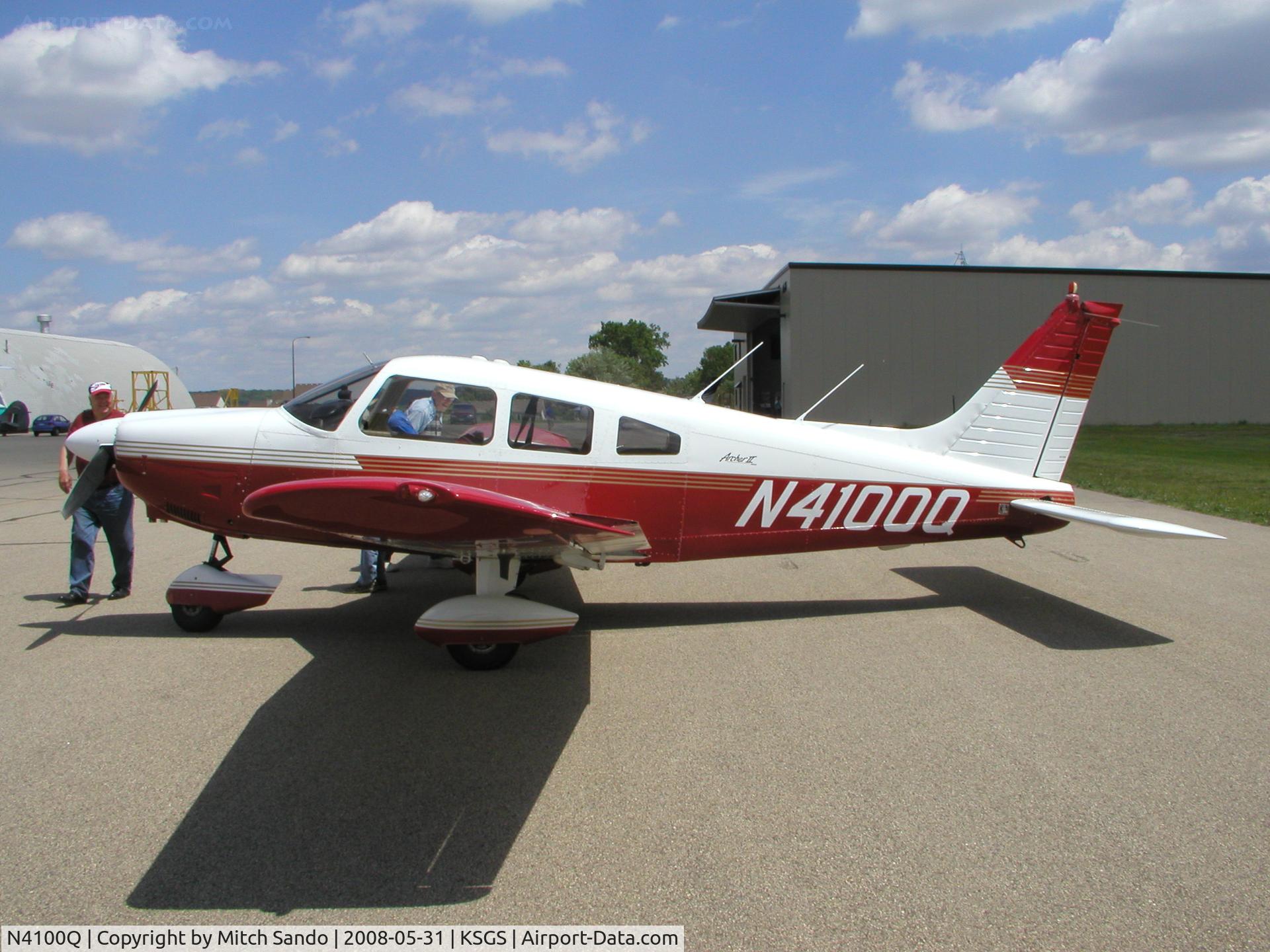 N4100Q, Piper PA-28-181 Archer C/N 28-7790472, Fleming Field Fly-In 2008.