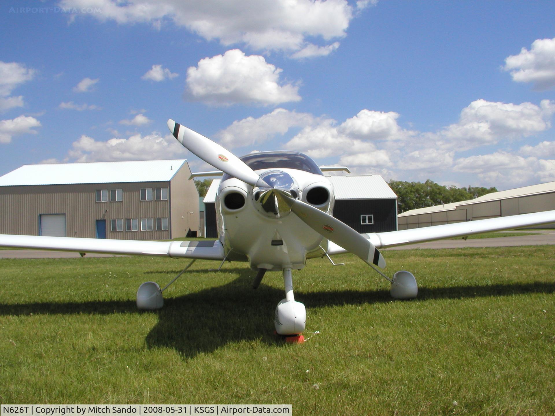 N626T, 2005 Diamond DA-40 Diamond Star C/N 40.544, Fleming Field Fly-In 2008.