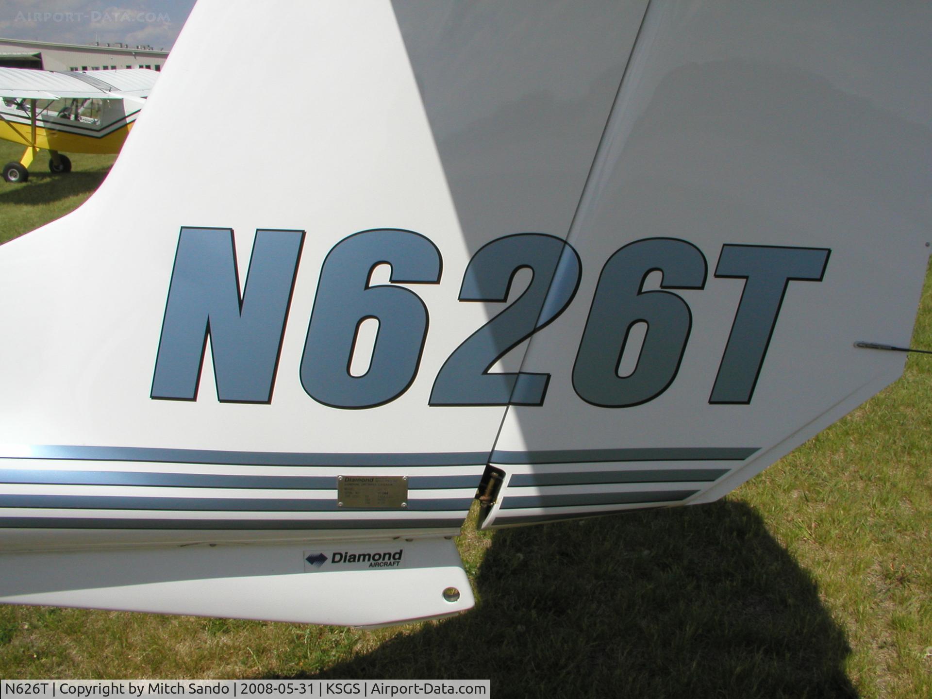 N626T, 2005 Diamond DA-40 Diamond Star C/N 40.544, Fleming Field Fly-In 2008.