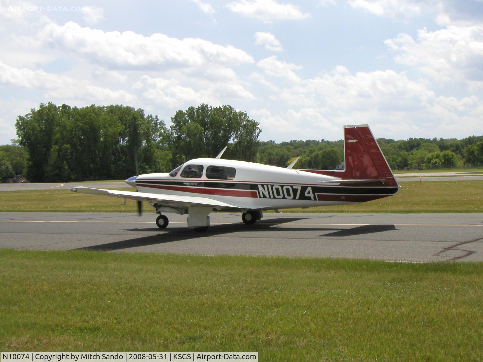 N10074, Mooney M20J 201 C/N 24-3096, Fleming Field Fly-In 2008.