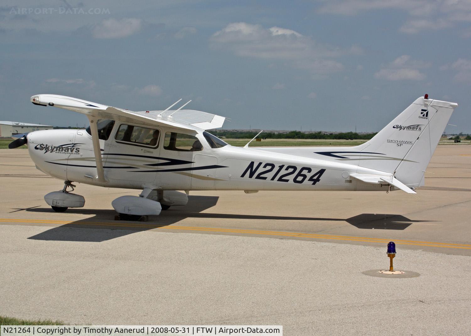N21264, 2007 Cessna 172S C/N 172S10469, On the ramp at FTW