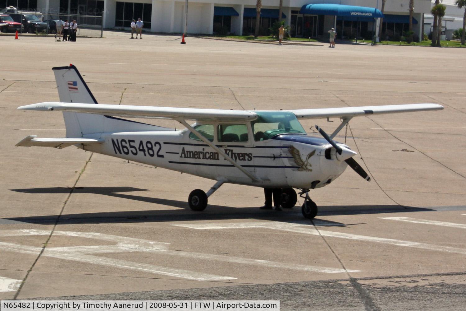 N65482, 1982 Cessna 172P C/N 17275761, On the ramp at FTW.  Photo taken while riding in a Huey