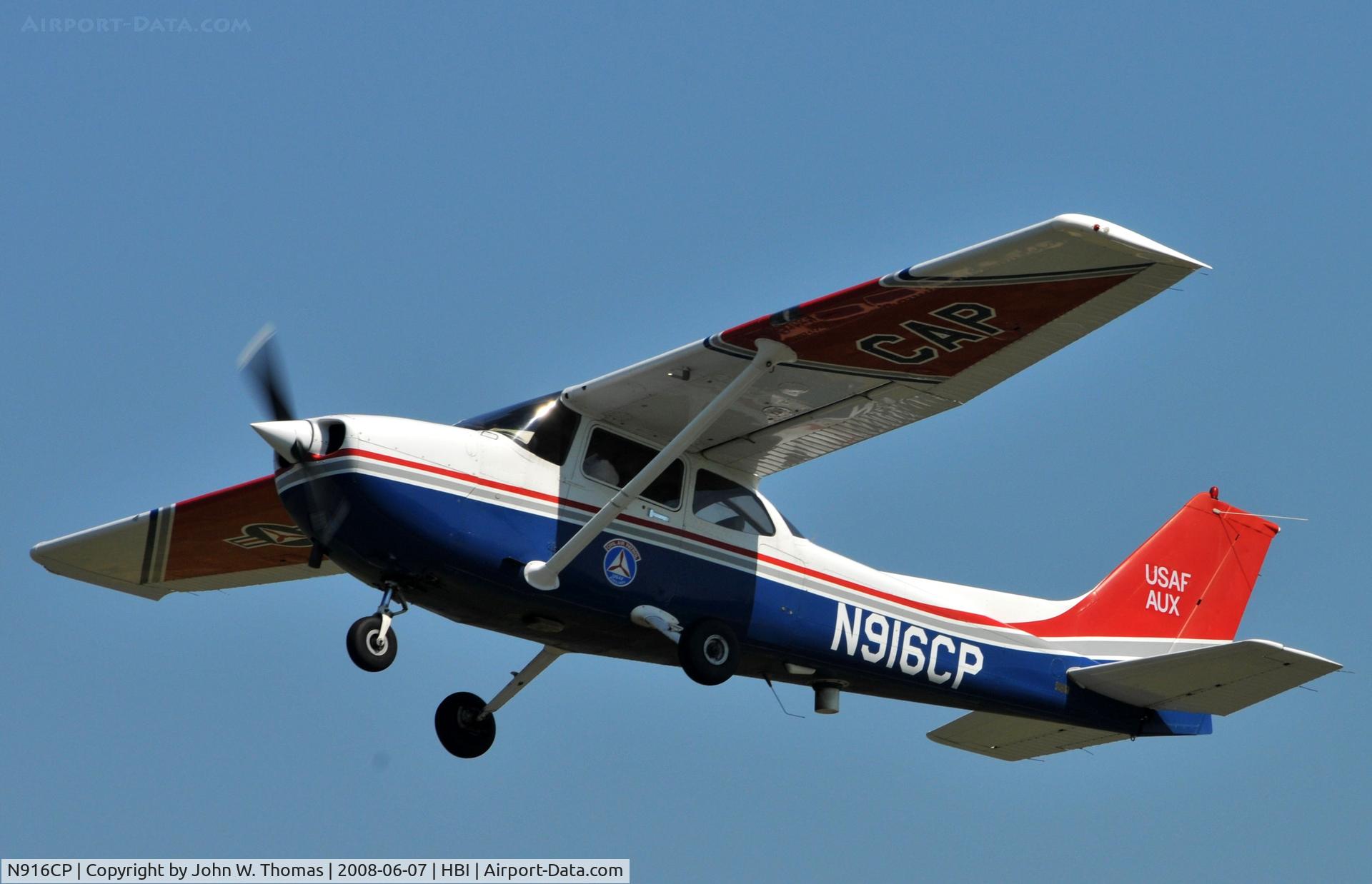 N916CP, 1999 Cessna 172S C/N 172S8336, Departing runway 21