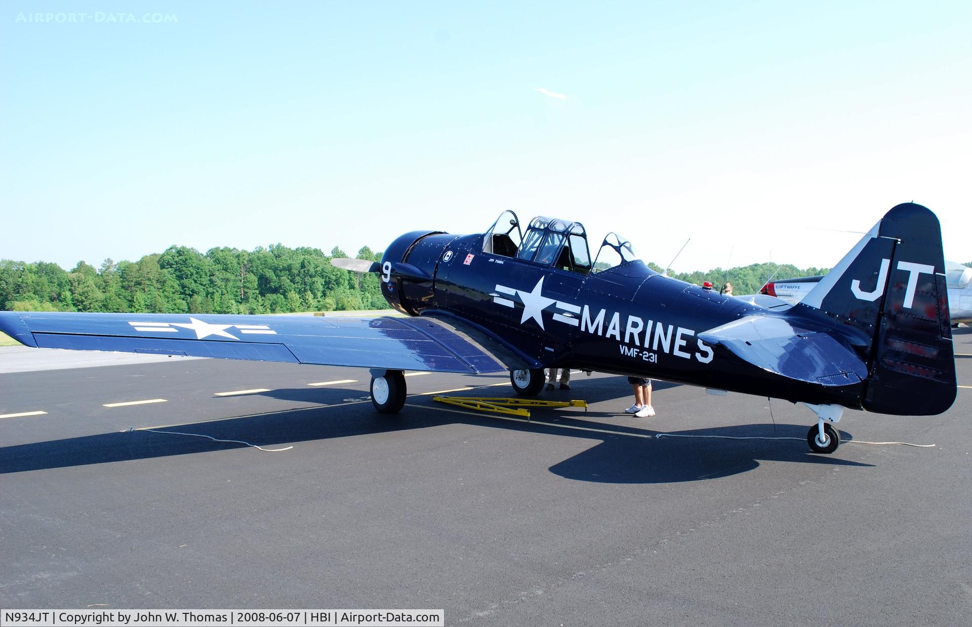 N934JT, 1942 North American SNJ-4 Texan C/N 88-12858, Show time