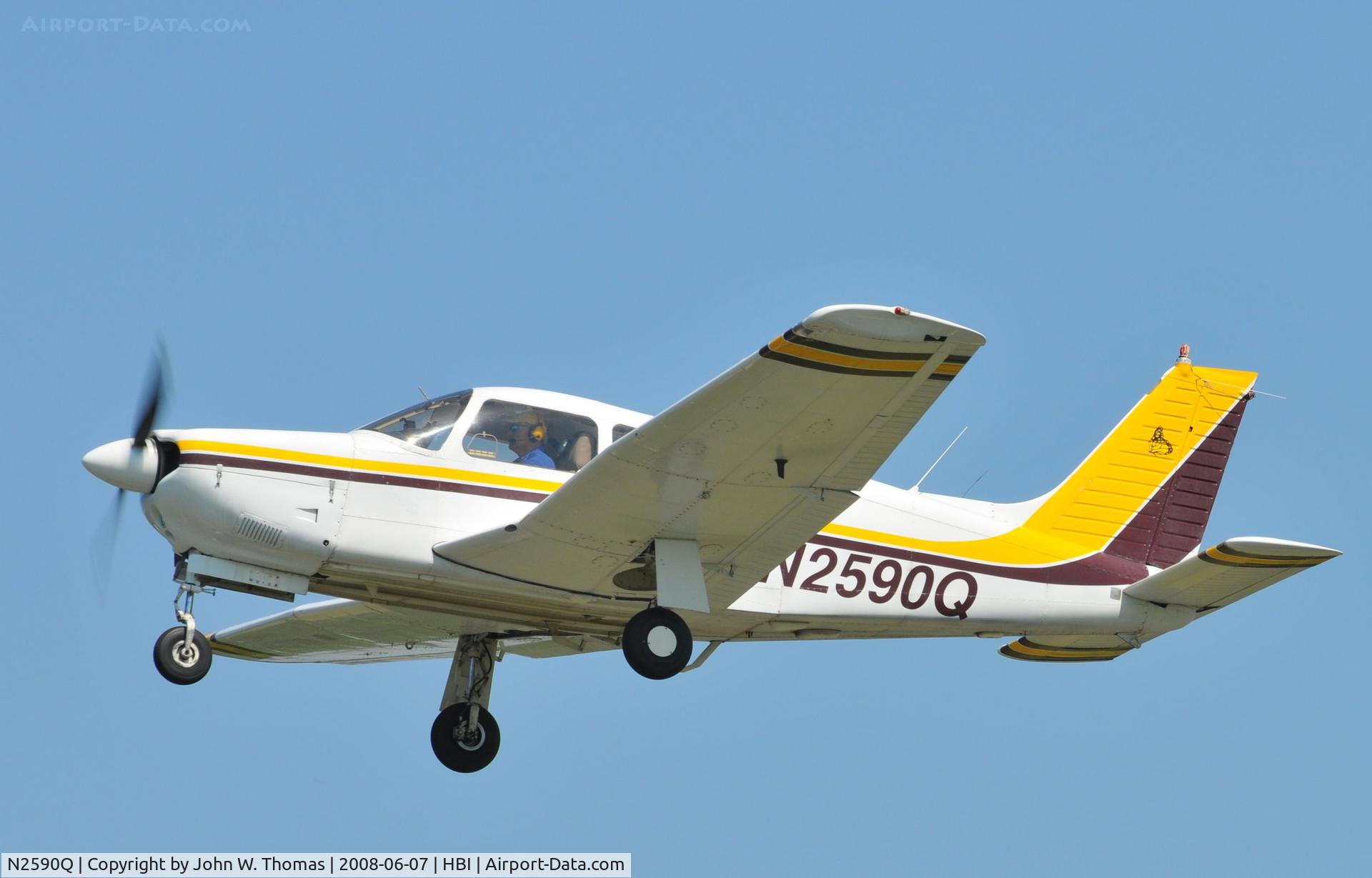 N2590Q, 1977 Piper PA-28R-201 Cherokee Arrow III C/N 28R-7737038, Departing runway 21