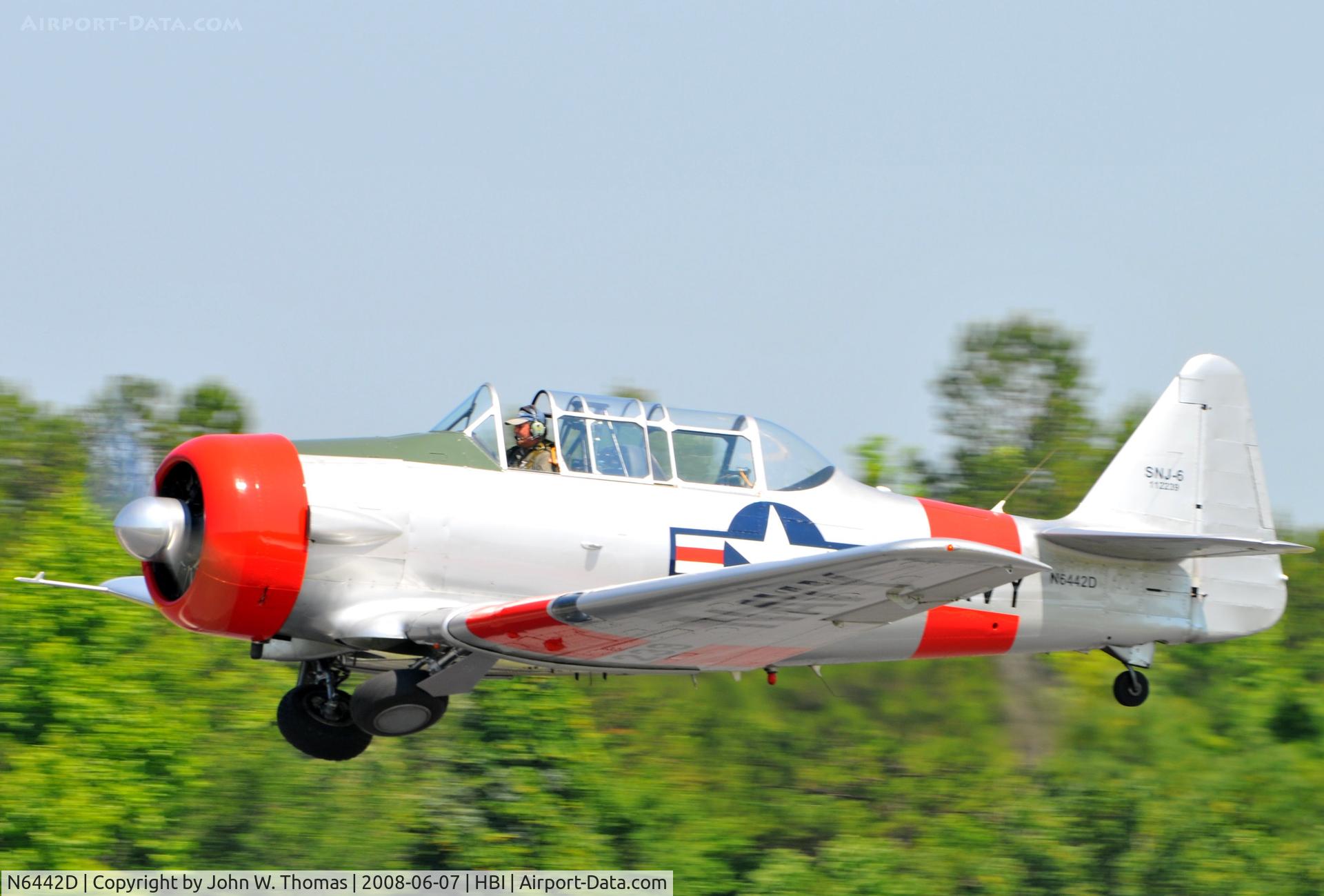 N6442D, 1959 North American SNJ-6 Texan C/N 121-43142, Departing runway 21