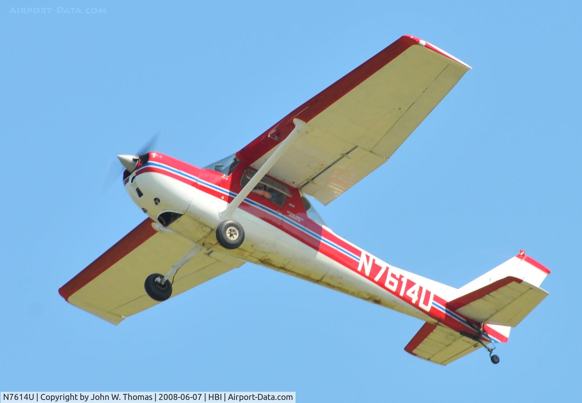 N7614U, 1975 Cessna 150M C/N 15077768, Departing runway 21