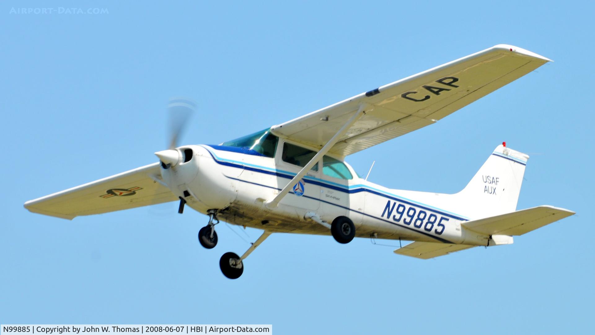 N99885, 1979 Cessna 172P C/N 17276524, Departing runway 21