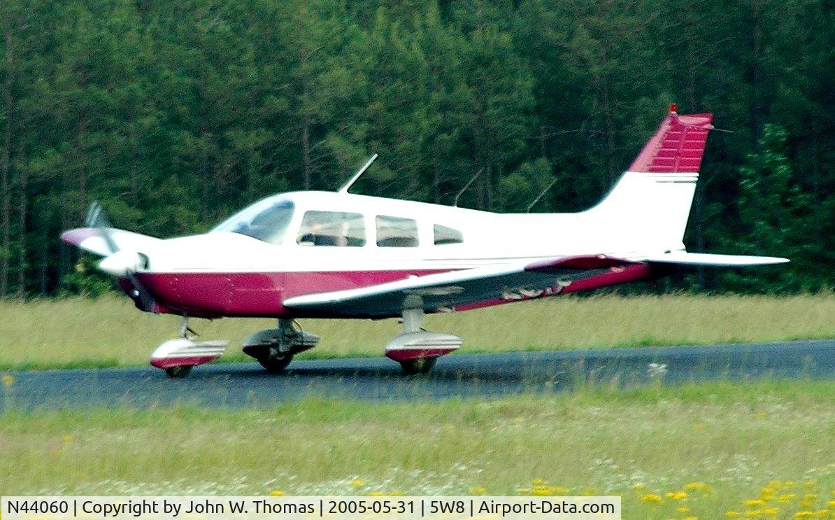 N44060, 1974 Piper PA-28-151 C/N 28-7415575, Arriving runway 4