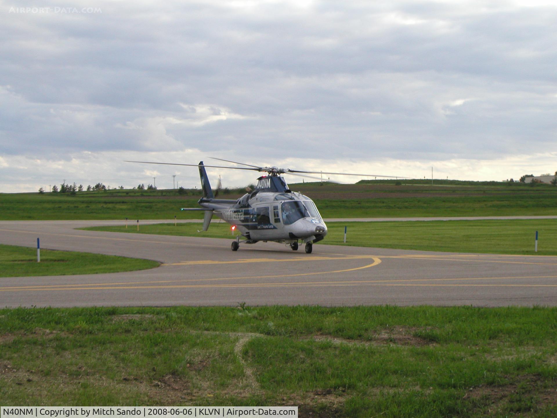 N40NM, 1987 Agusta A109A II C/N 7395, Taxiing to the hangar.