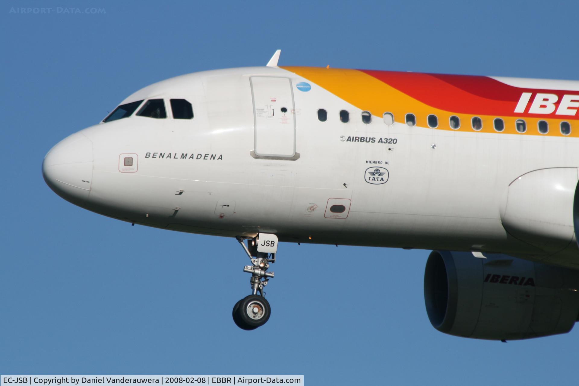 EC-JSB, 2006 Airbus A320-214 C/N 2776, descending to rwy 25L