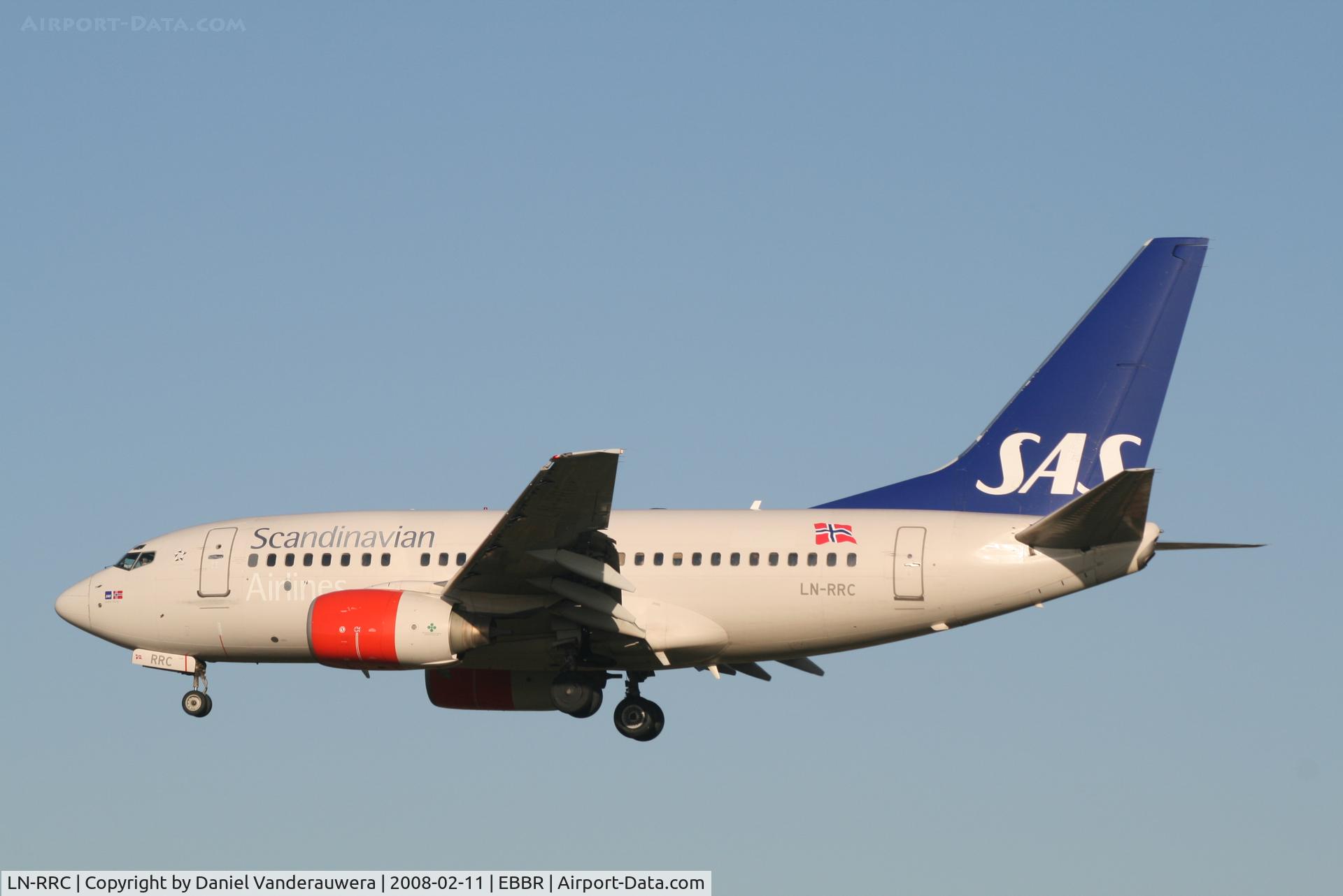 LN-RRC, 1999 Boeing 737-683 C/N 28300, descending to rwy 25L