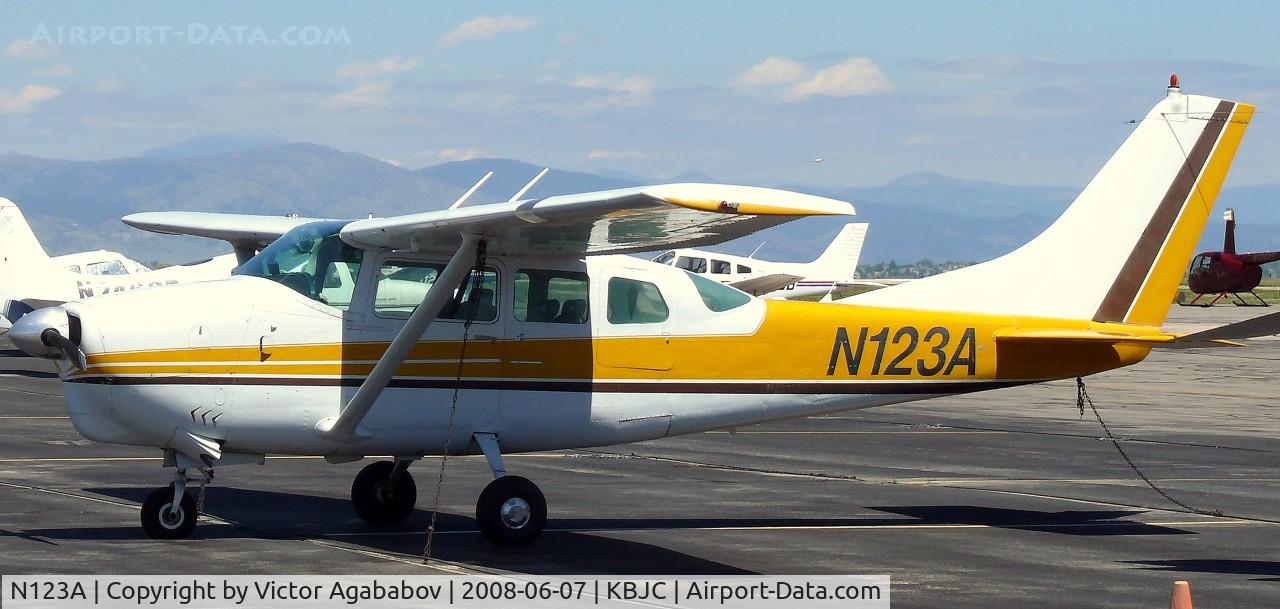 N123A, 1963 Cessna 210D Centurion C/N 21058230, Ar JeffCo Open House
