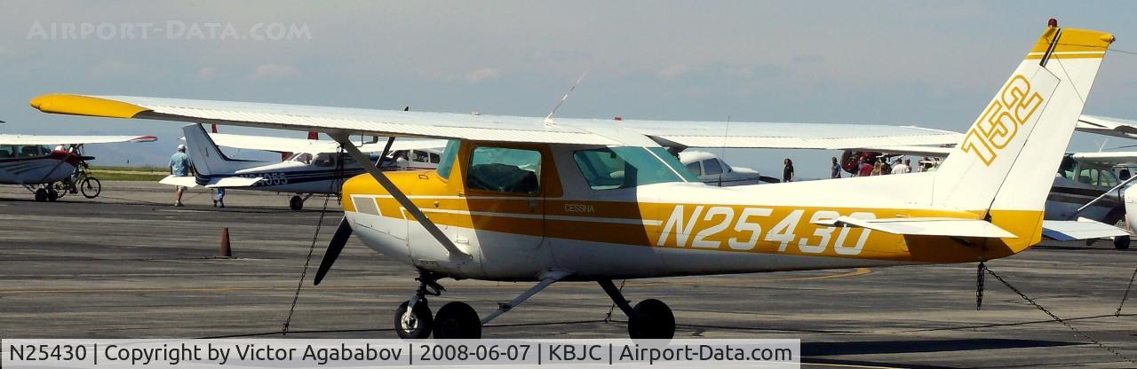 N25430, 1977 Cessna 152 C/N 15280654, Ar JeffCo Open House. 