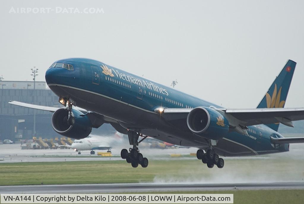 VN-A144, Boeing 777-2K6/ER C/N 33503, VIETNAM AIRLINES -President Nguy?n Minh Triat on board