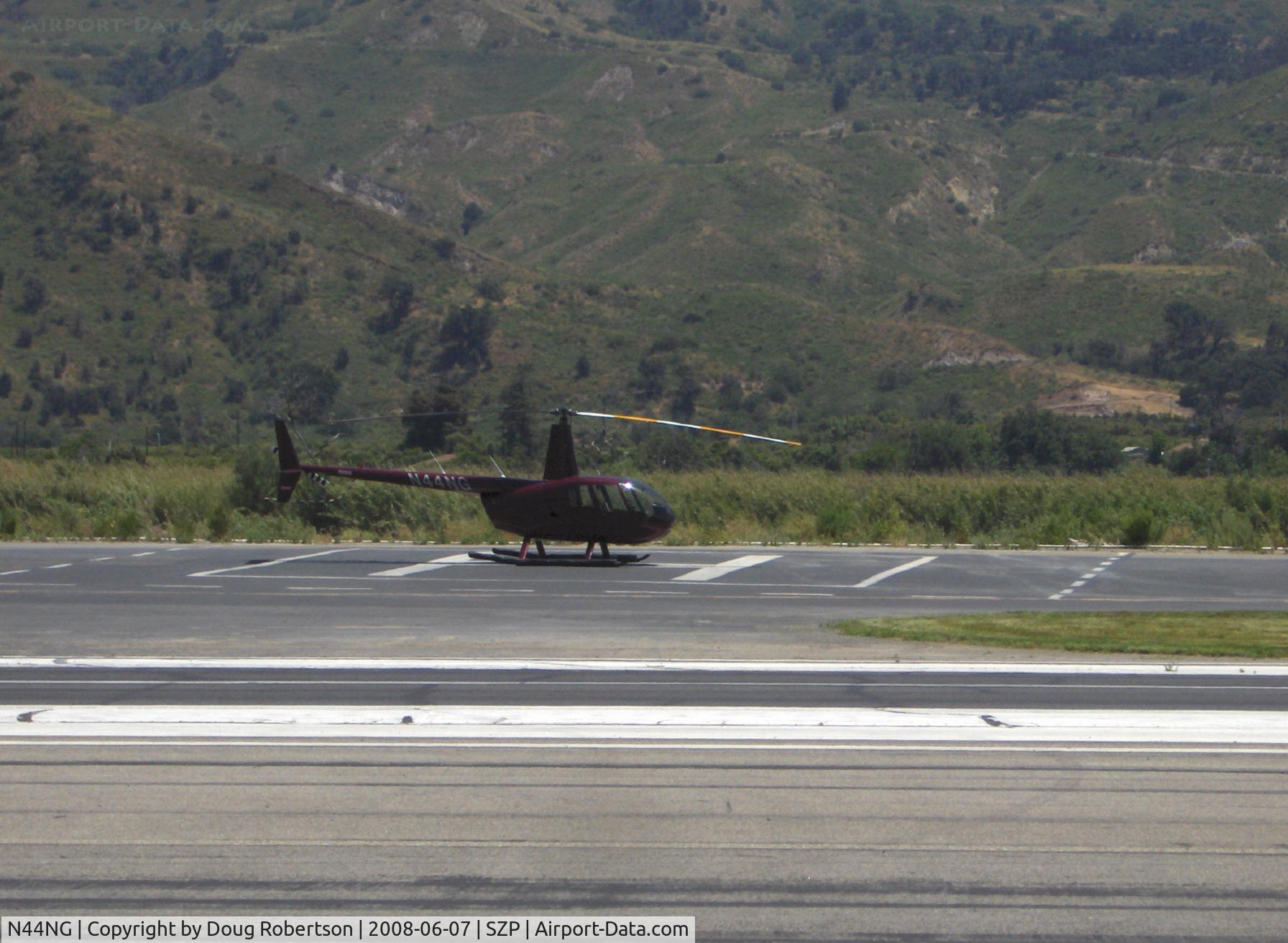 N44NG, 2001 Robinson R44 Clipper C/N 1078, 2001 Robinson R44 CLIPPER, Lycoming O-540-F1B5 260 Hp derated, on the SZP helipad