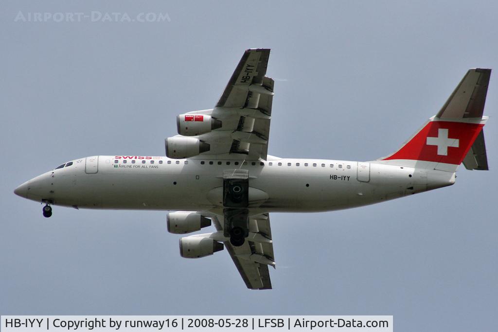 HB-IYY, 1998 British Aerospace Avro 146-RJ100 C/N E3339, SWISS landing on rwy 34
