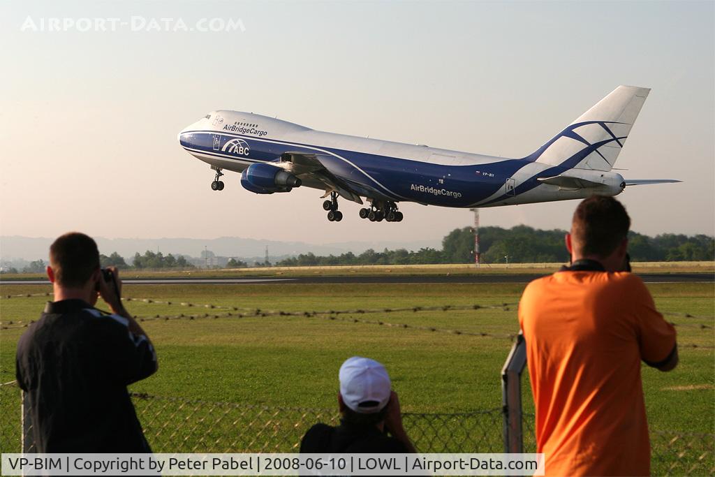 VP-BIM, 2008 Boeing 747-4HAERF C/N 35237, catch the photographer