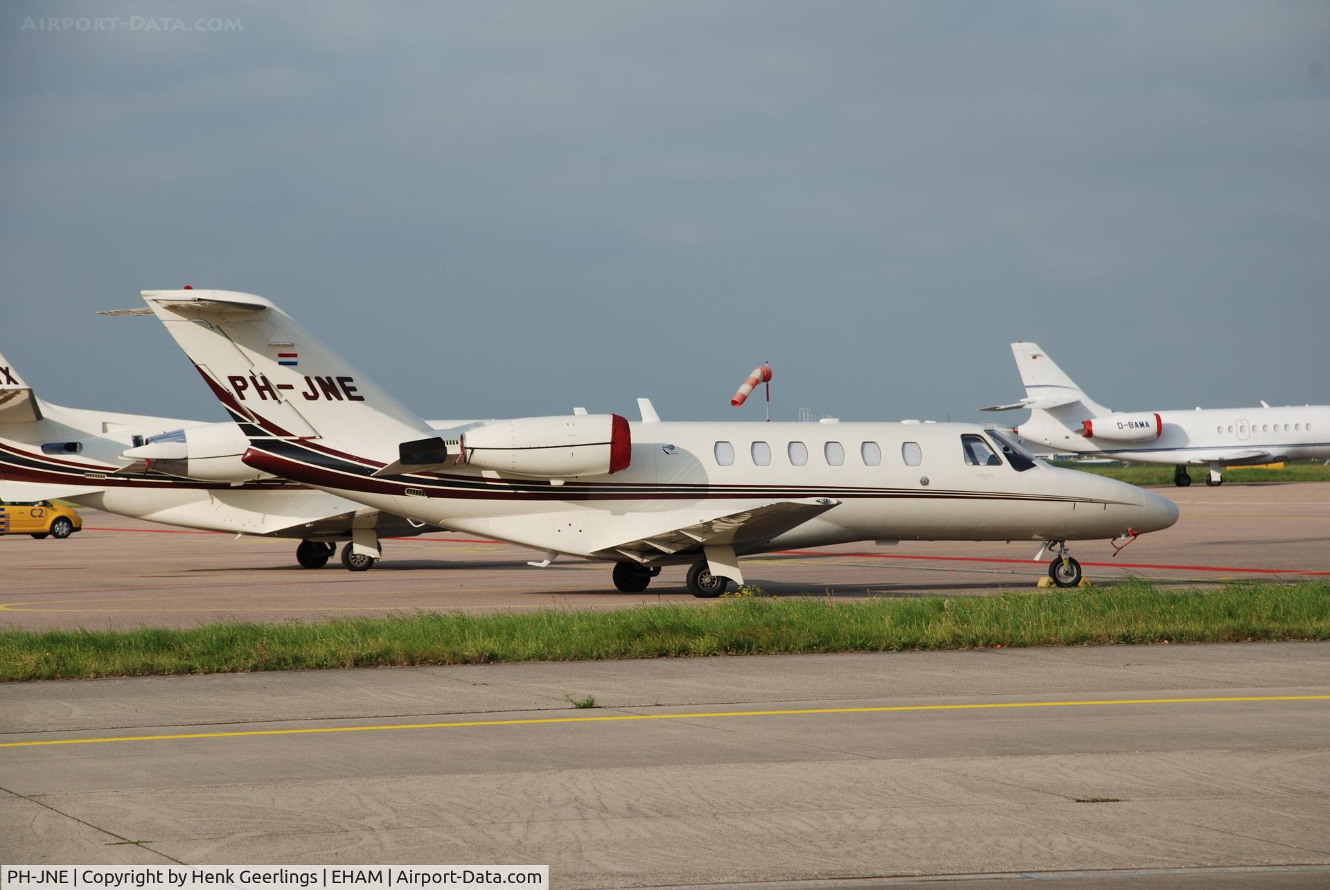 PH-JNE, 2005 Cessna 525A CitationJet CJ2 C/N 525A-0242, JetNetherlands  Schiphol East