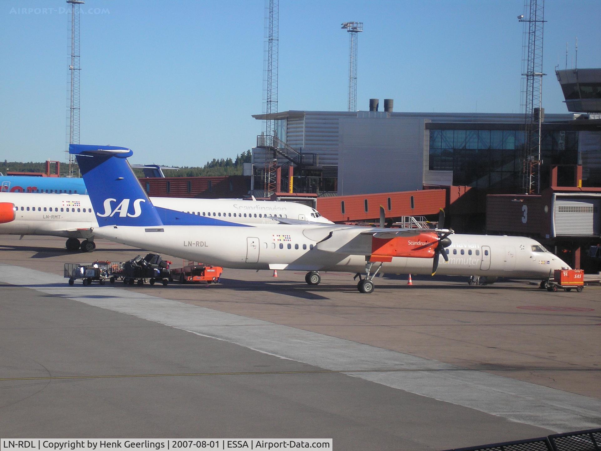 LN-RDL, 1999 De Havilland Canada DHC-8-402Q Dash 8 C/N 4011, SAS Commuter  Arlanda Airport