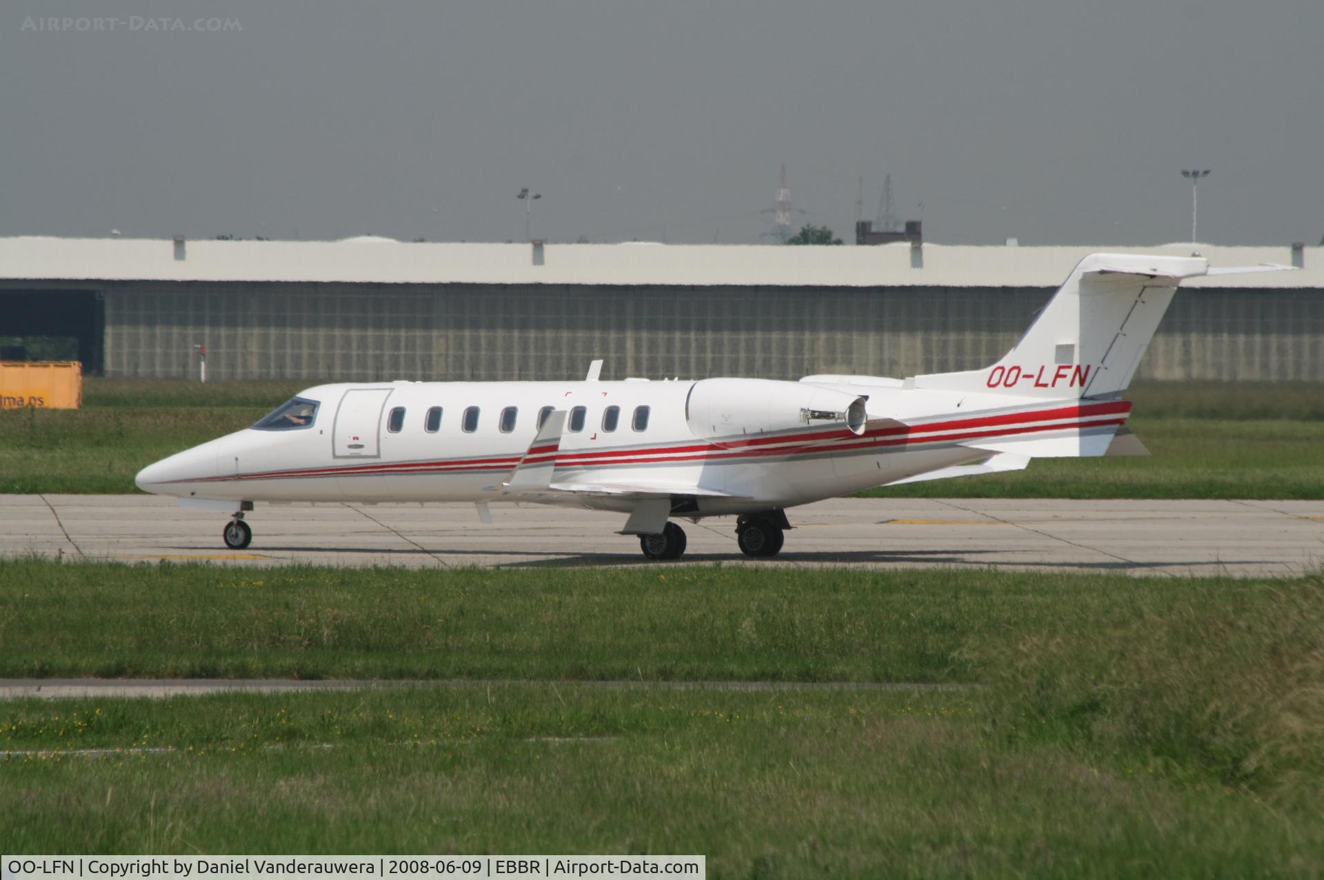 OO-LFN, Learjet 45 C/N 45-250, taxiing