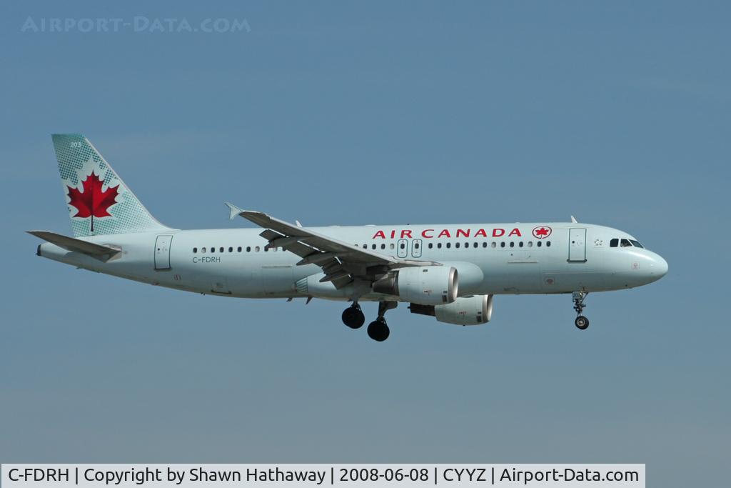 C-FDRH, 1989 Airbus A320-211 C/N 073, Landing Runway 32 (Canon XT, 70-300mm)