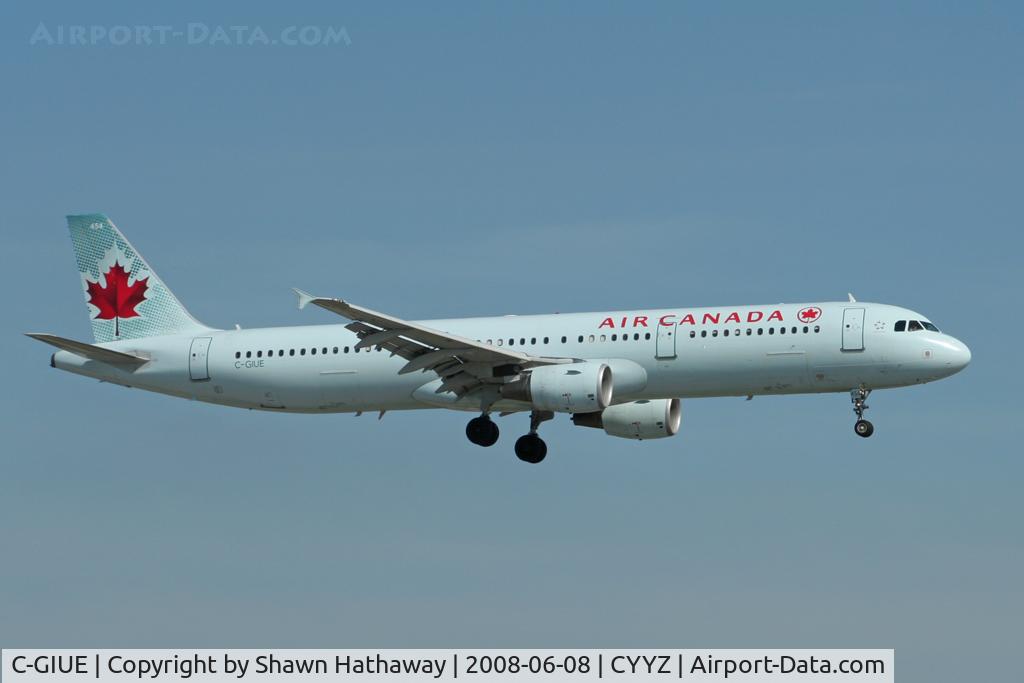 C-GIUE, 2001 Airbus A321-211 C/N 1632, Landing Runway 32 (Canon XT, 70-300mm)