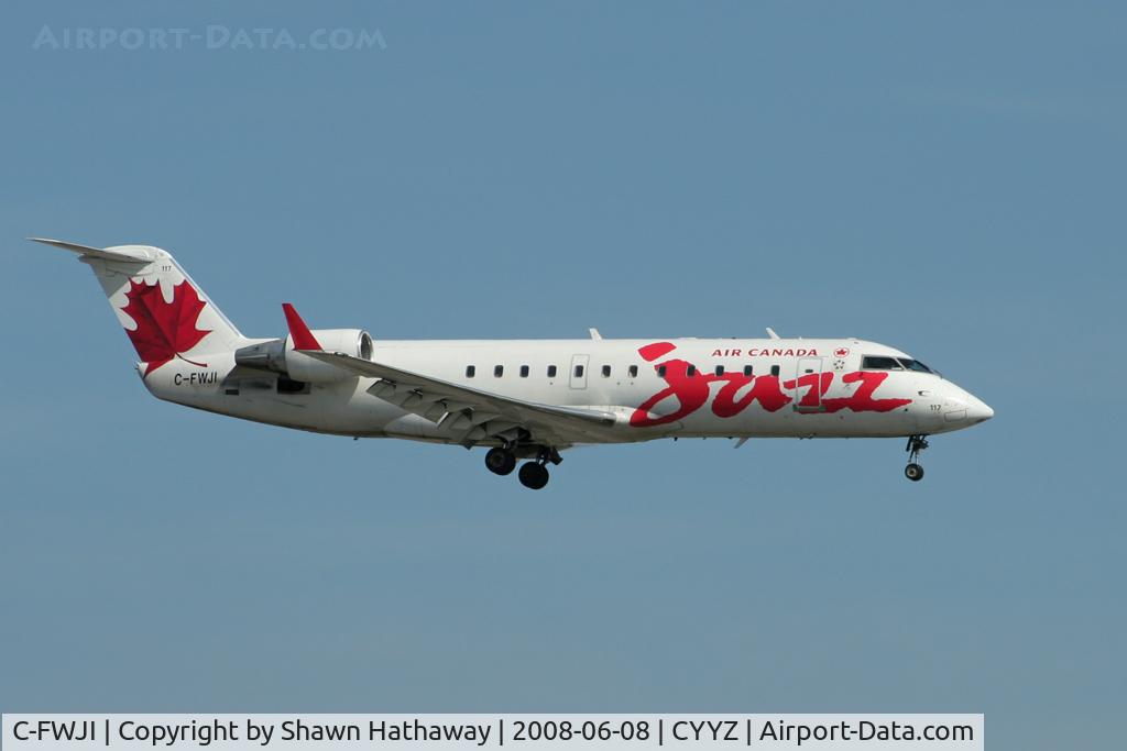 C-FWJI, 1995 Canadair CRJ-100ER (CL-600-2B19) C/N 7096, Landing Runway 32 (Canon XT, 70-300mm)