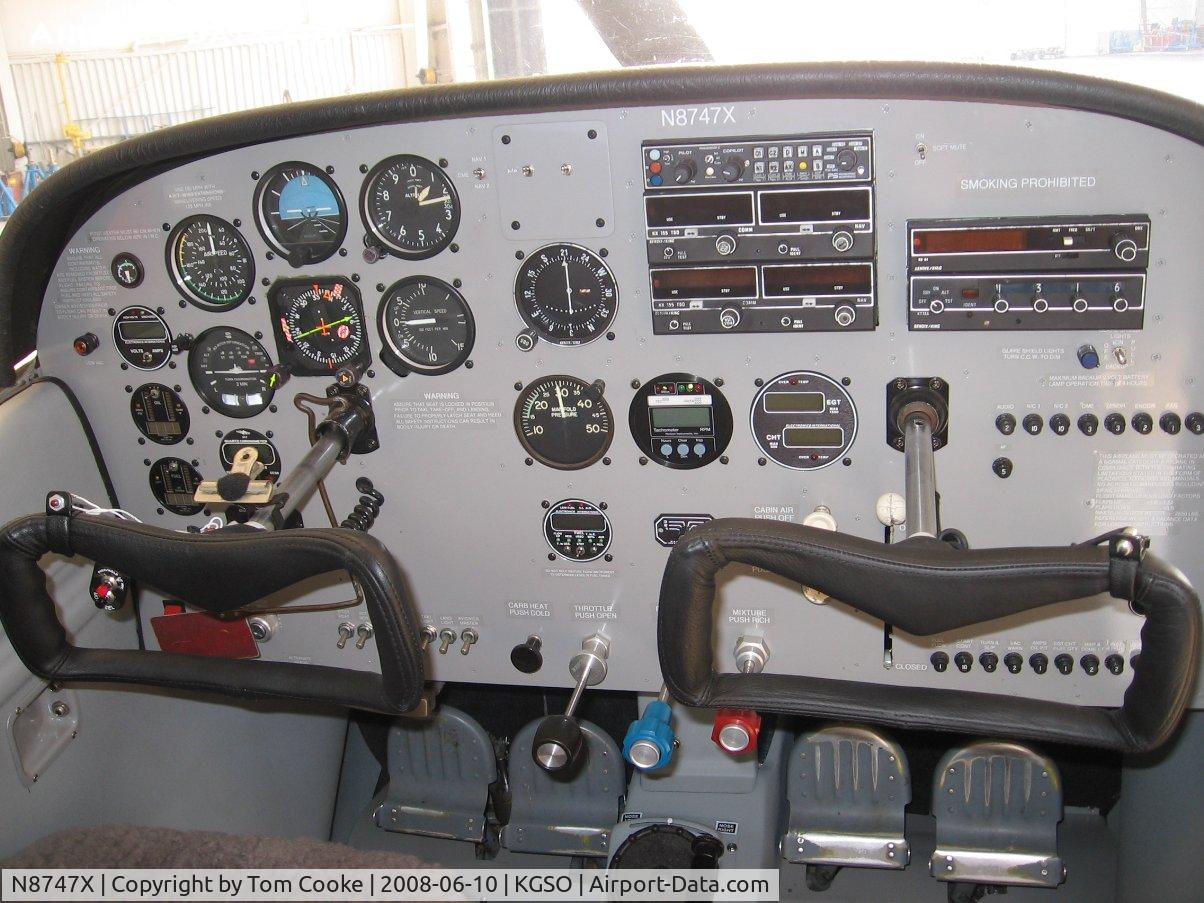 N8747X, 1960 Cessna 182D Skylane C/N 18253147, updated panel
