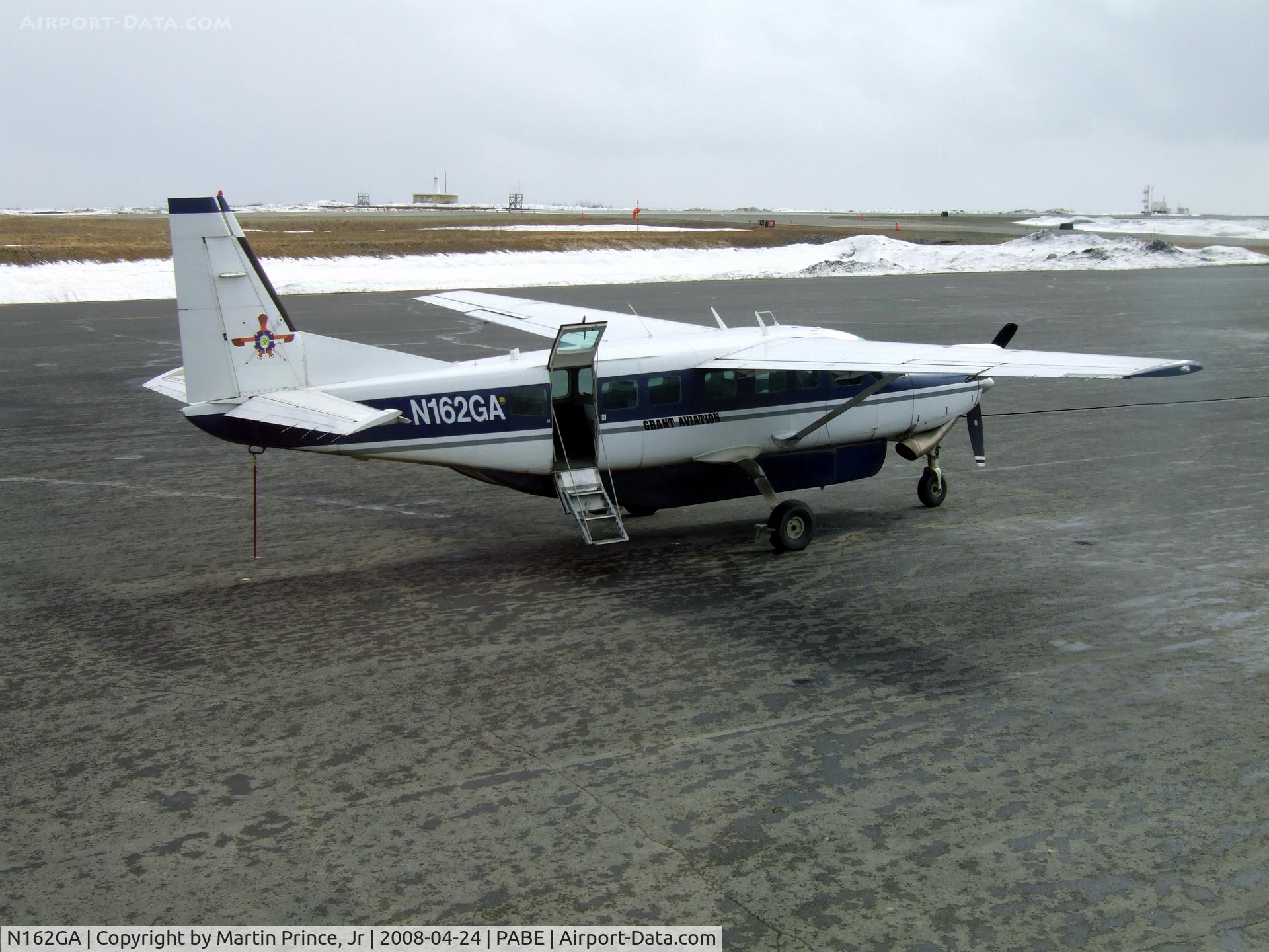 N162GA, 1998 Cessna 208B Grand Caravan C/N 208B0667, Awaiting Next Load