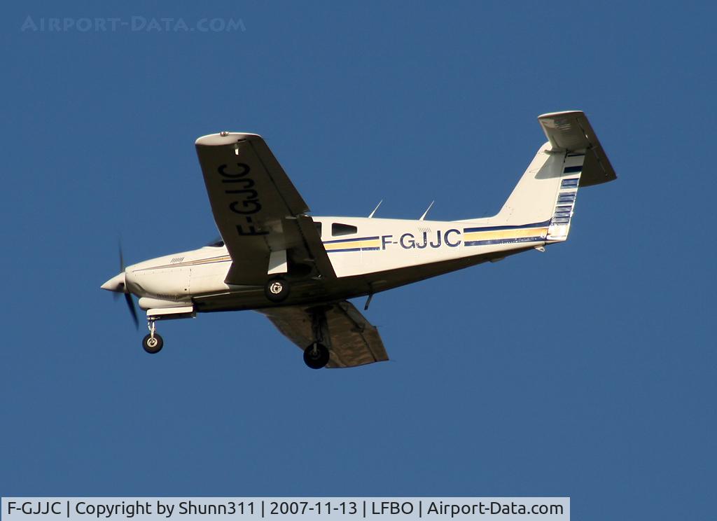 F-GJJC, Piper PA-28RT-201T Turbo Arrow IV C/N 28R8531004, Landing rwy 32L