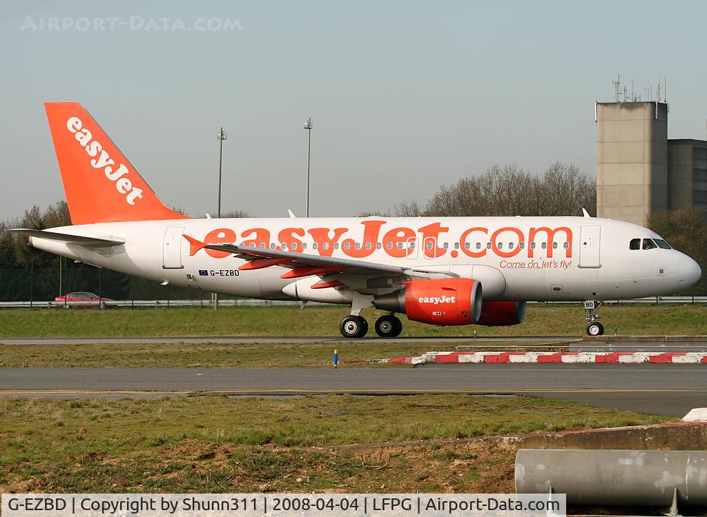 G-EZBD, 2006 Airbus A319-111 C/N 2873, Taxiing on the parallels runways