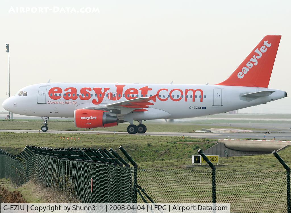 G-EZIU, 2005 Airbus A319-111 C/N 2548, Taxiing to the gate on the south...