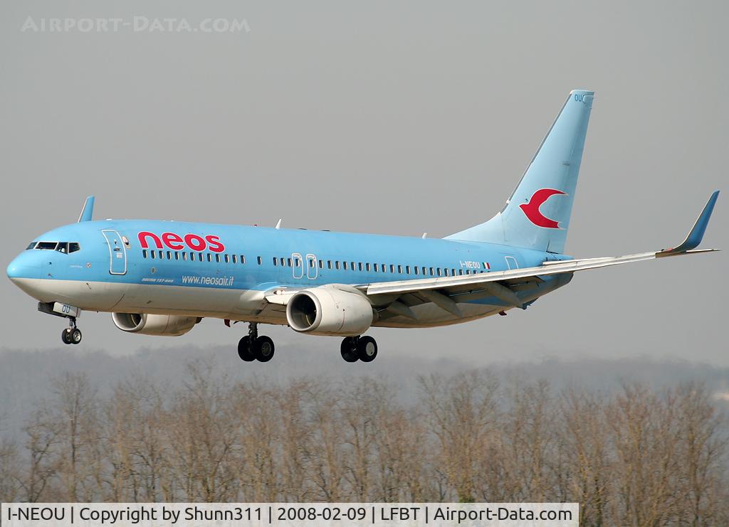 I-NEOU, 2002 Boeing 737-86N C/N 29887, Landing rwy 20