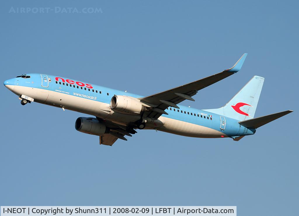 I-NEOT, 2002 Boeing 737-86N C/N 33004, Take off rwy 20