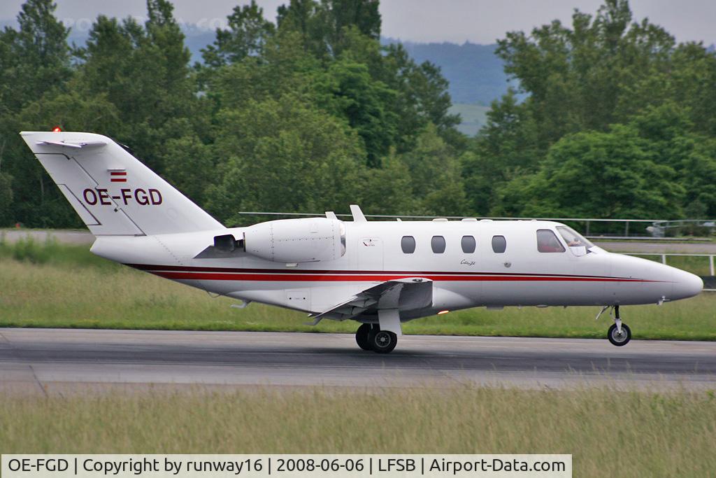OE-FGD, 1994 Cessna 525 CitationJet CJ1 C/N 525-0020, landing on rwy 16