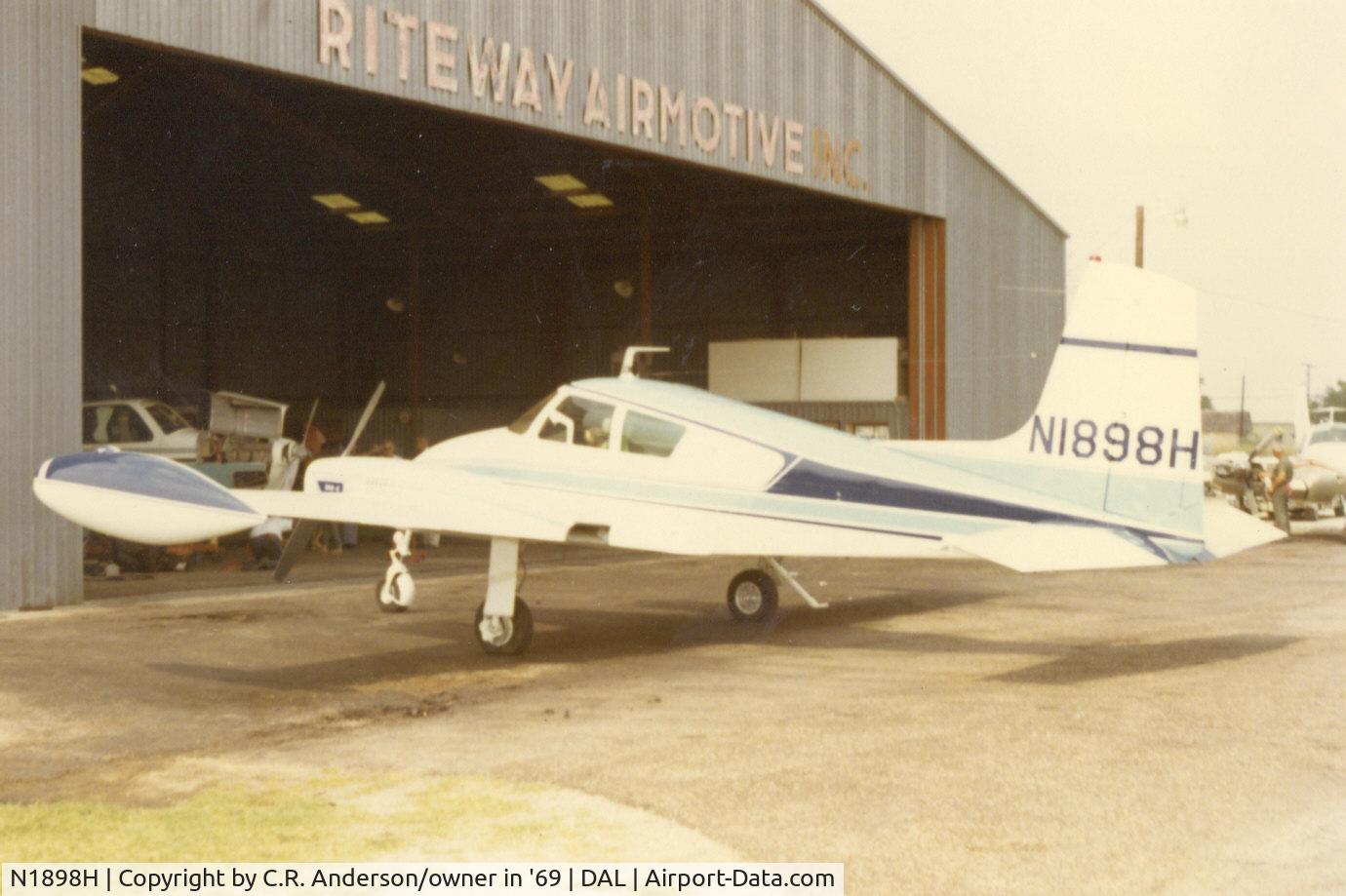 N1898H, 1959 Cessna 310C C/N 35998, N1898H in 1969 w/ new paint!