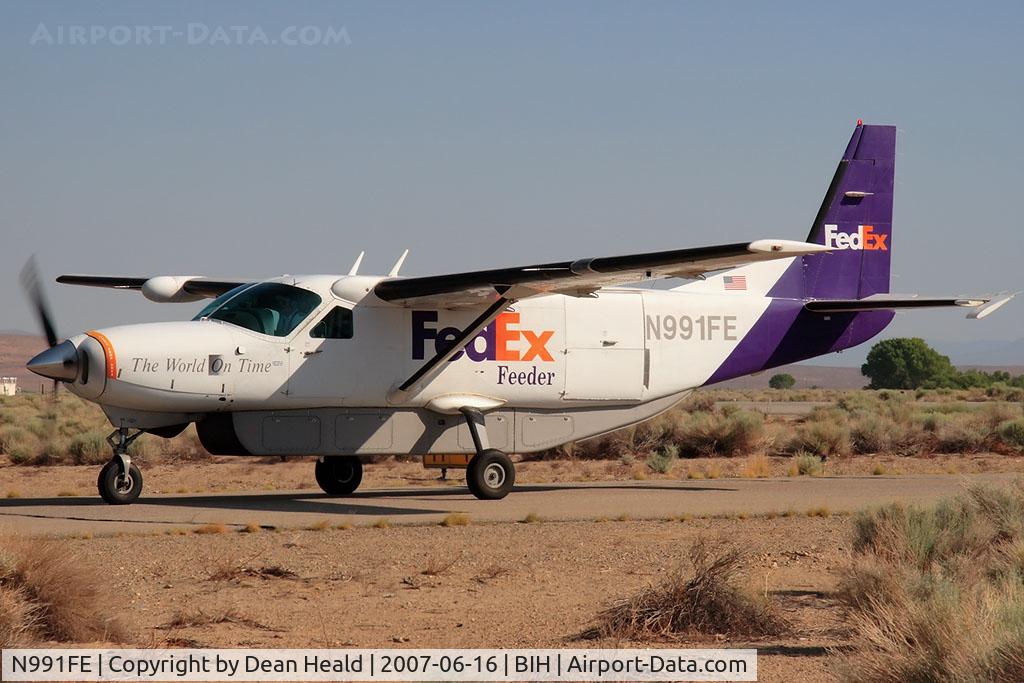N991FE, 1988 Cessna 208B C/N 208B0127, FedEx Feeder N991FE Cessna 208B Super Cargomaster taxiing to parking after arrival.