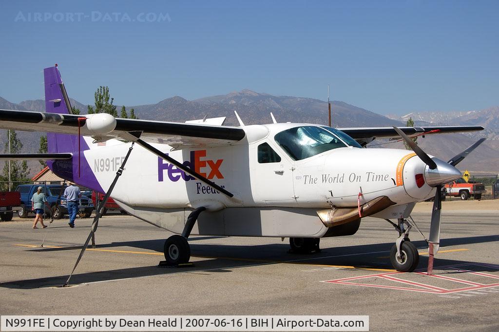 N991FE, 1988 Cessna 208B C/N 208B0127, FedEx Feeder N991FE Cessna 208B Super Cargomaster parked on the ramp at Bishop Eastern Sierra Regional Airport (KBIH).